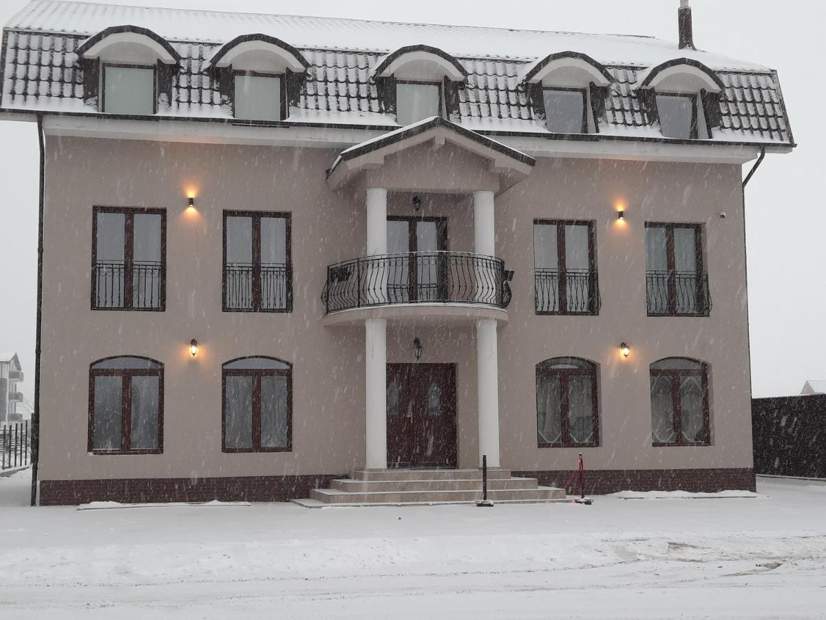 Aristocat Hotels Rasnov Экстерьер фото