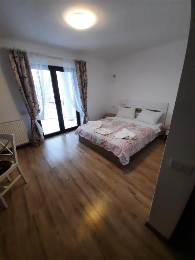 Aristocat Hotels Rasnov Экстерьер фото