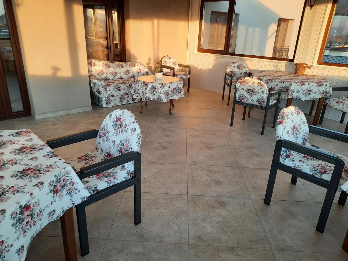 Aristocat Hotels Rasnov Экстерьер фото