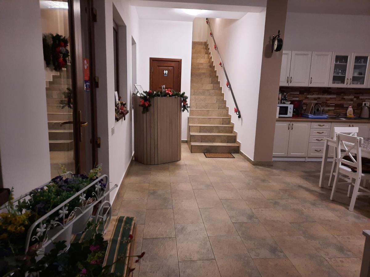 Aristocat Hotels Rasnov Экстерьер фото