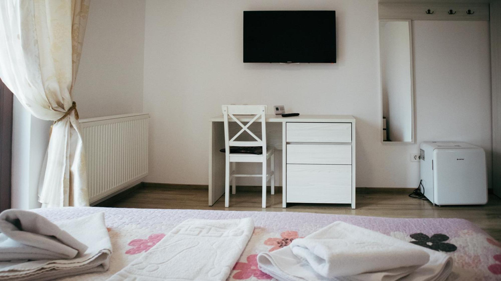Aristocat Hotels Rasnov Экстерьер фото