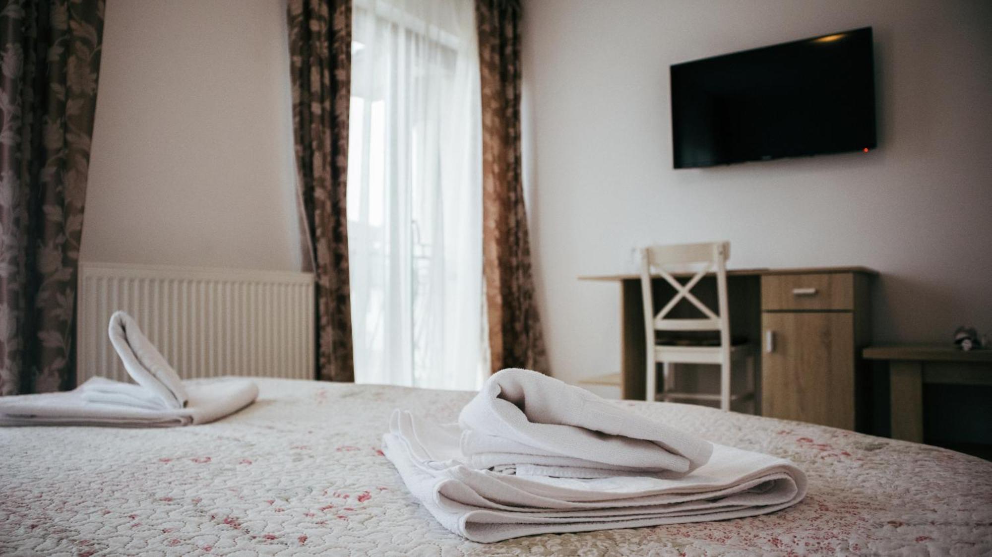 Aristocat Hotels Rasnov Экстерьер фото