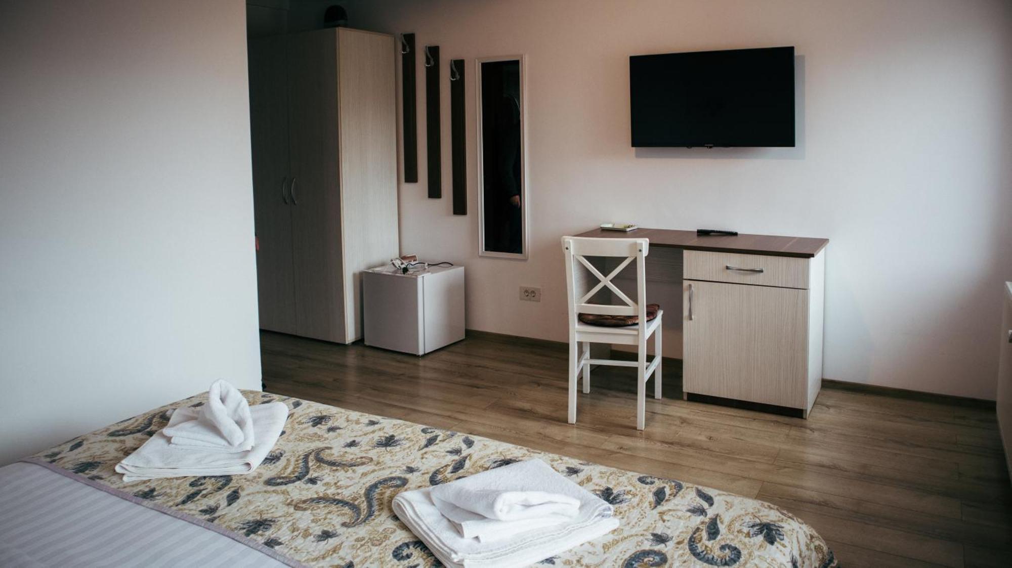 Aristocat Hotels Rasnov Экстерьер фото