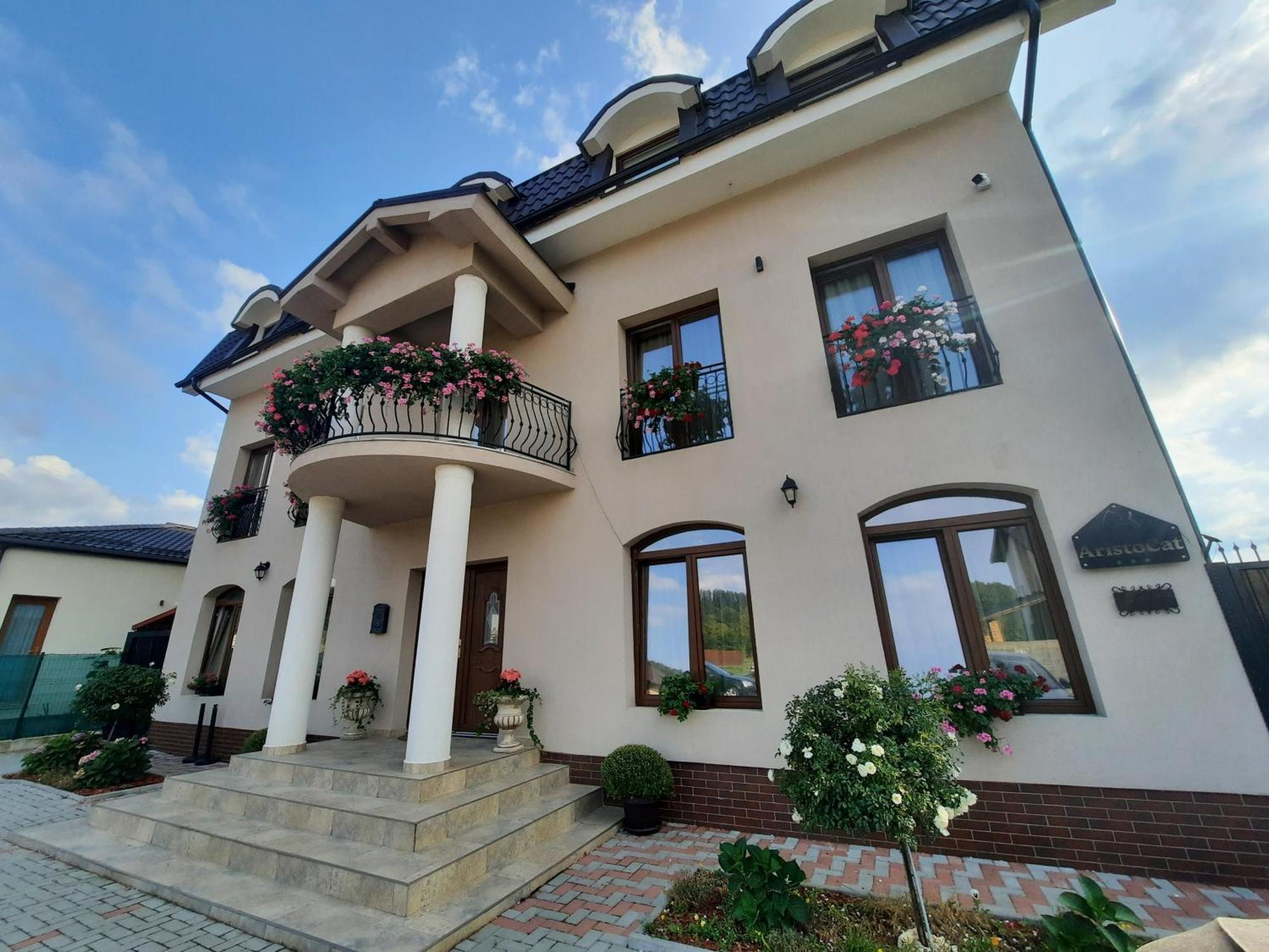 Aristocat Hotels Rasnov Экстерьер фото