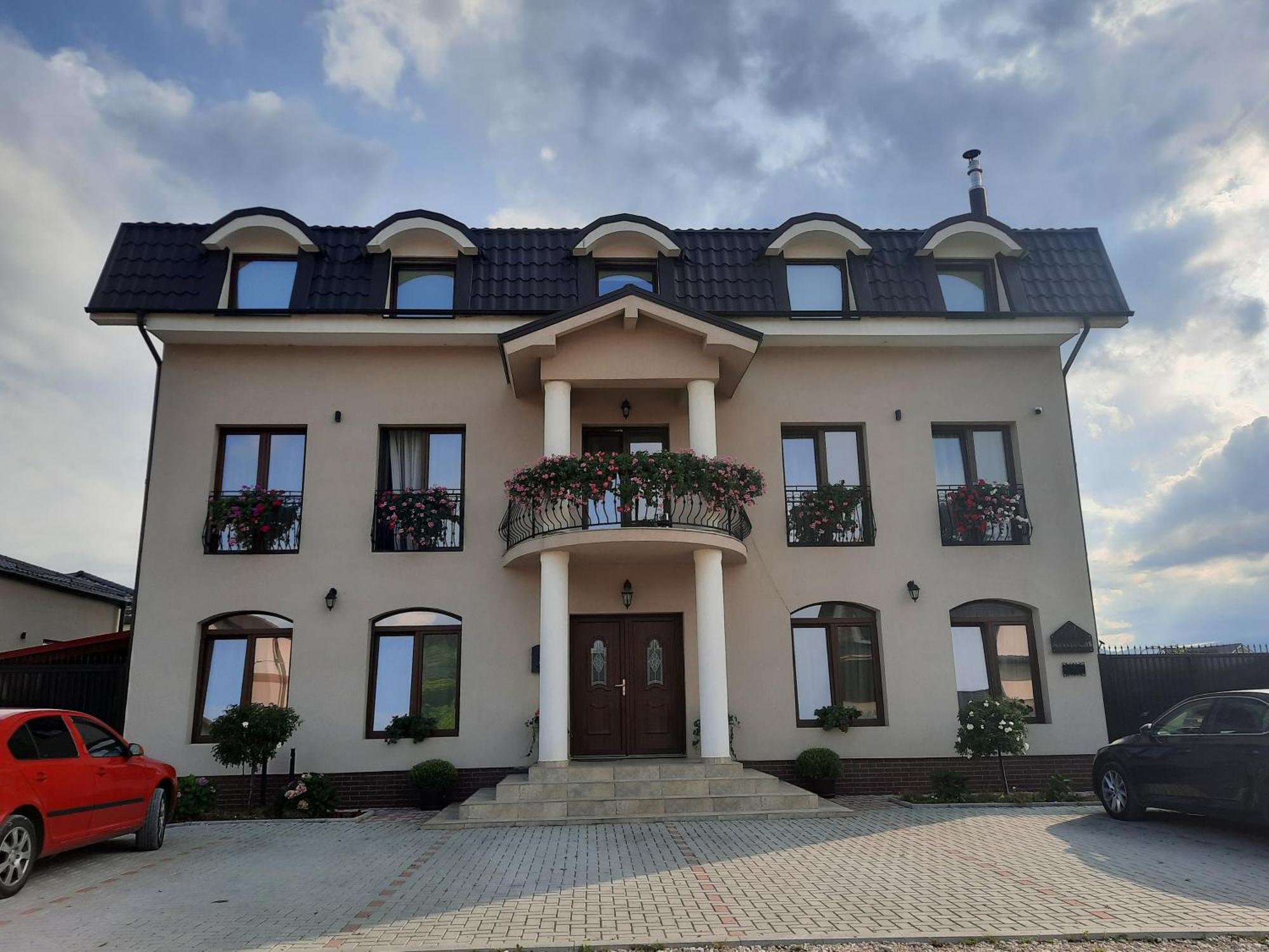 Aristocat Hotels Rasnov Экстерьер фото